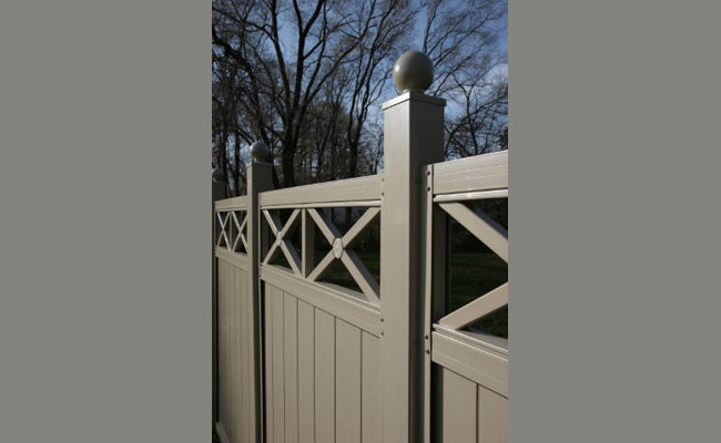 vinyl fence detail