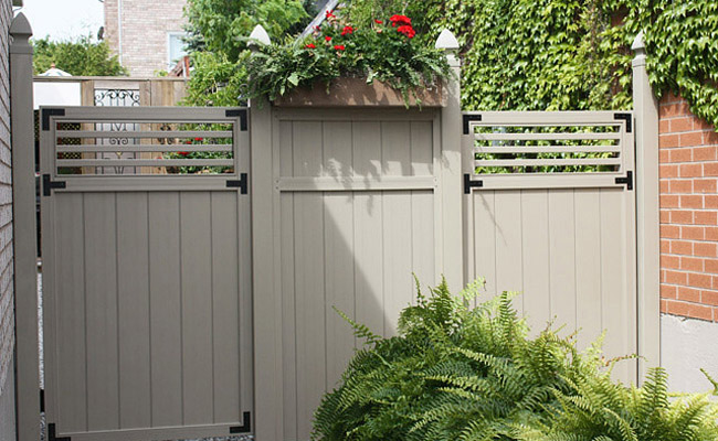 vinyl fence and gate