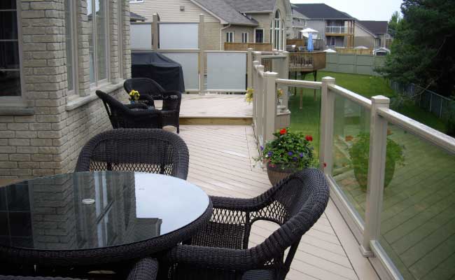 glass deck railing