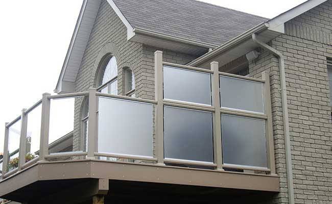 safety railing on balcony