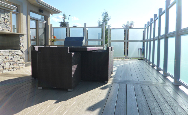 outdoor deck with frosted glass railing